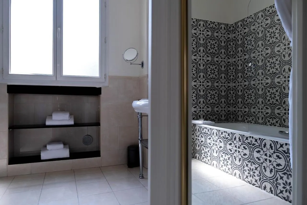 Hotel Claridge Paris 4*,