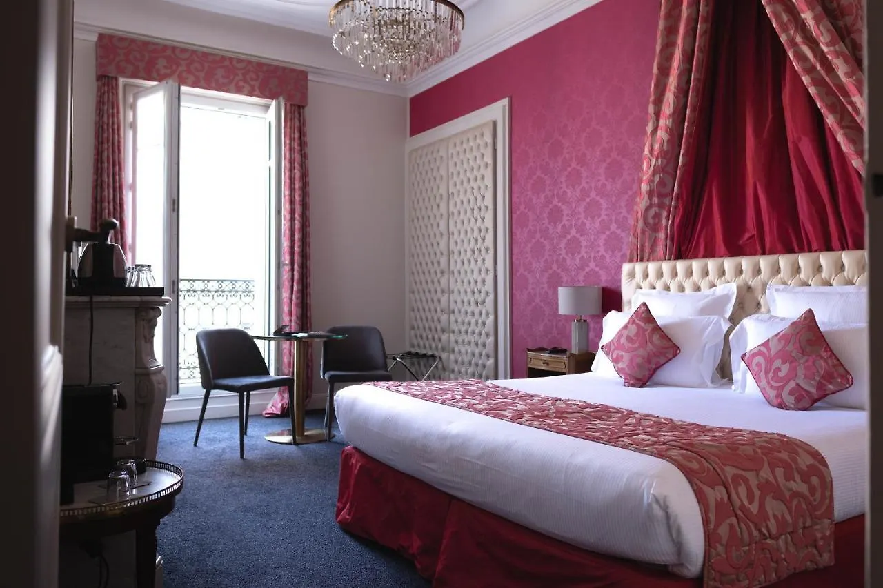 ****  Hotel Claridge Paris França