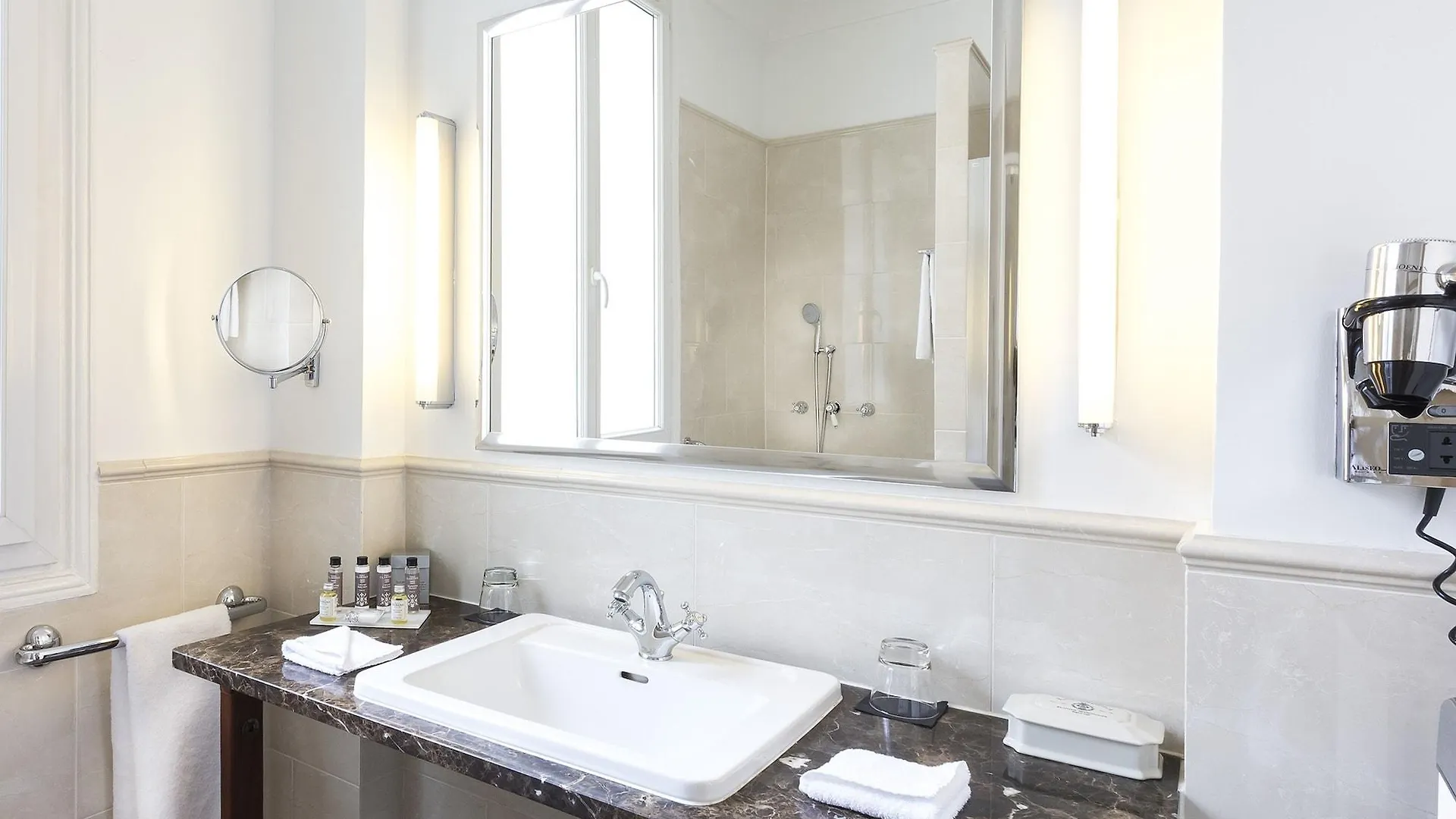 Hotel Claridge Paris 4*,