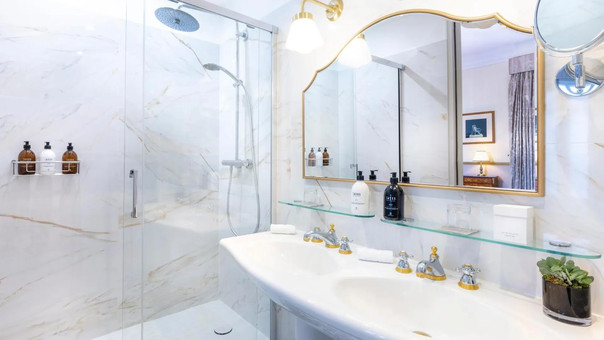 ****  Hotel Claridge Paris França