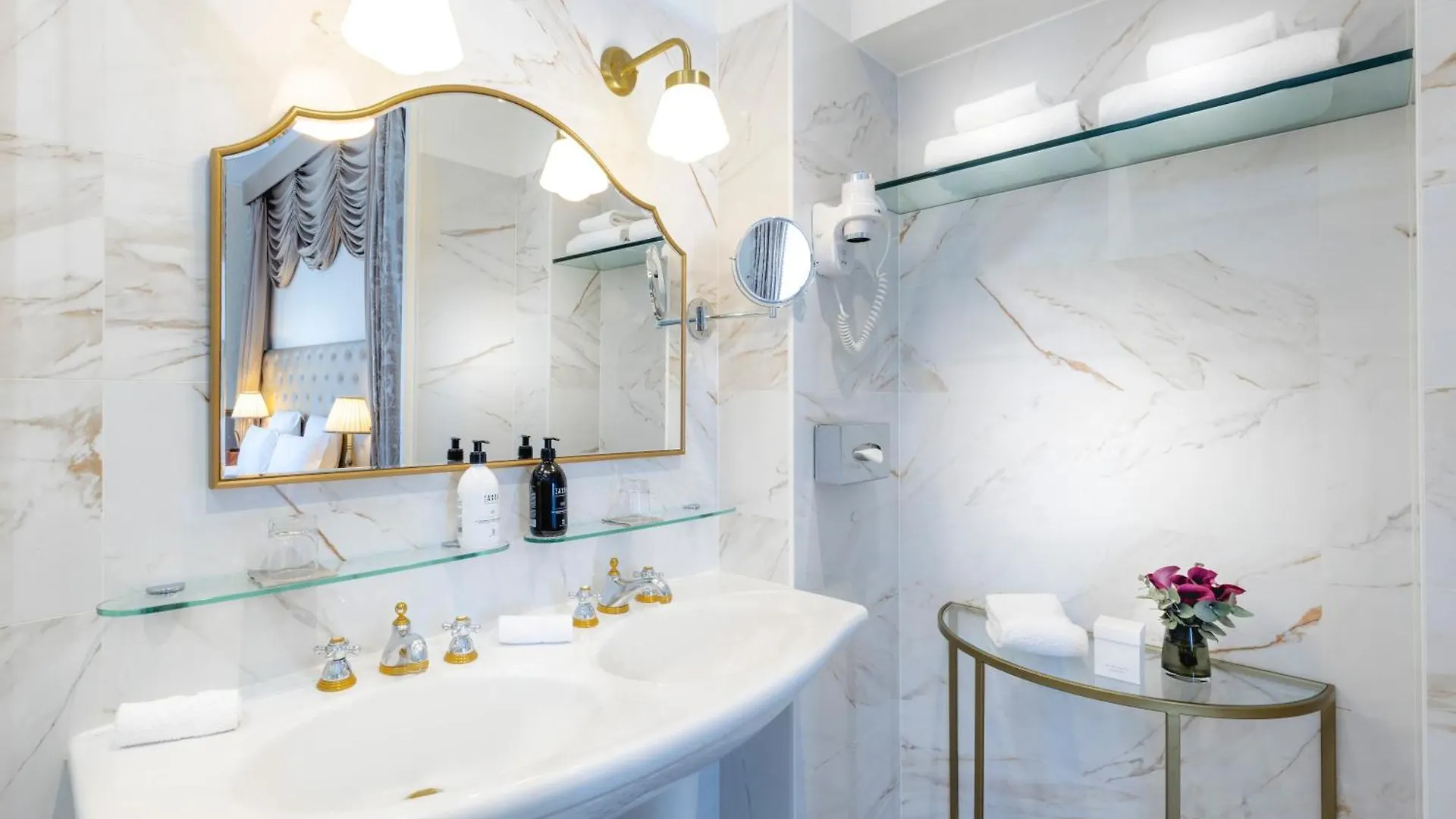 Hotel Claridge Paris 4*,