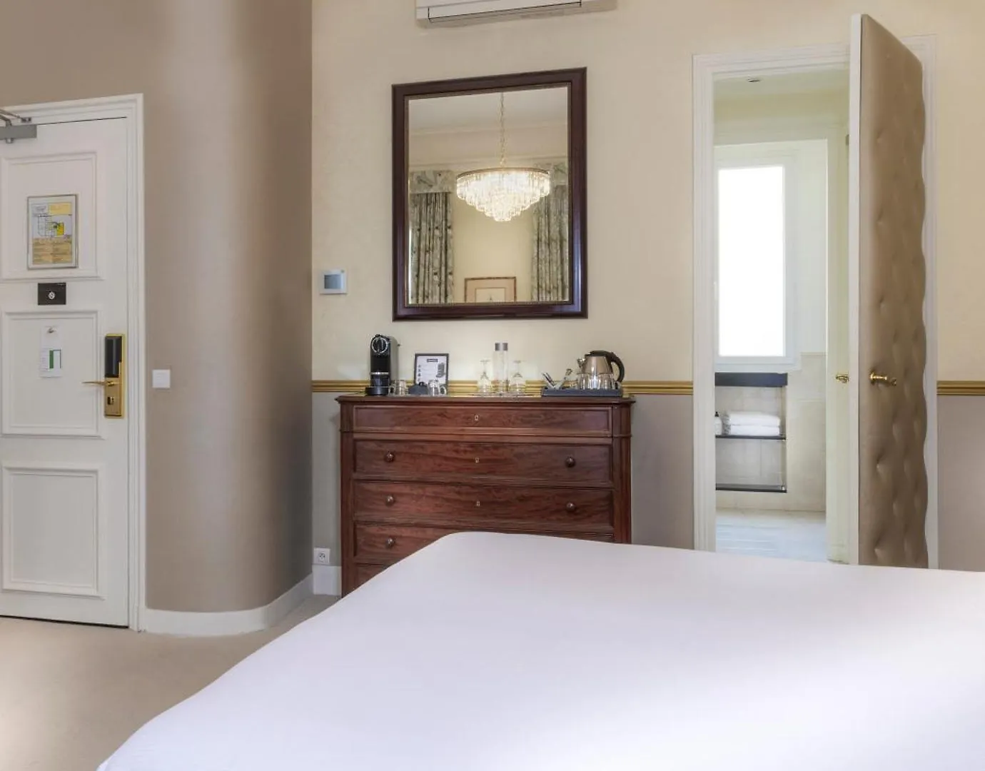 Hotel Claridge Paris 4*,
