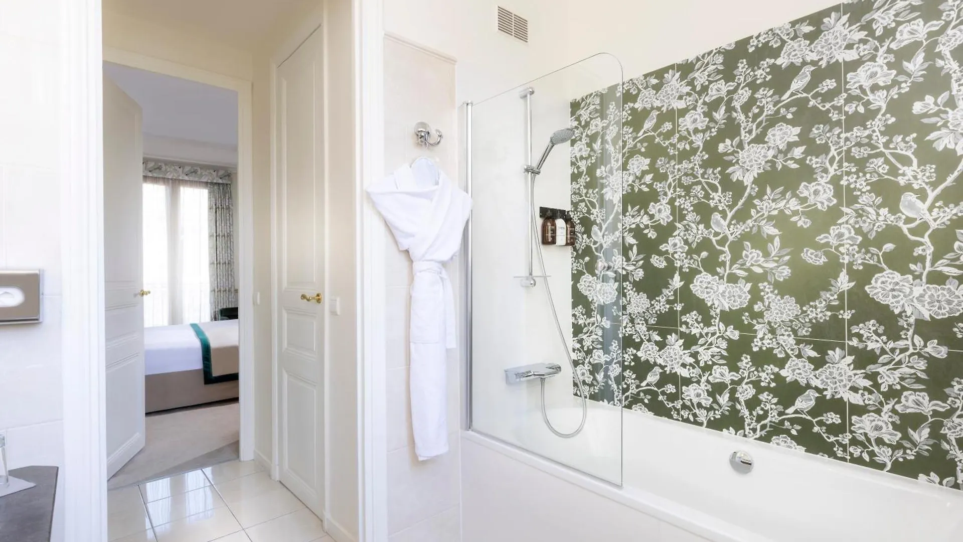 ****  Hotel Claridge Paris France